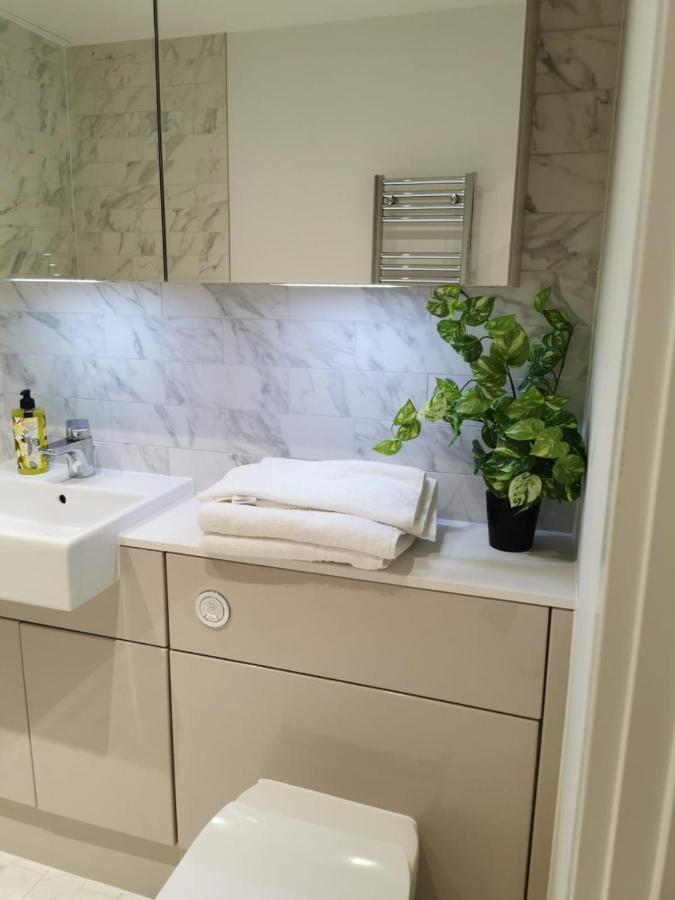 Ferienwohnung Comfy 1 Bed Studio 1 Minute From Train Station London Exterior foto